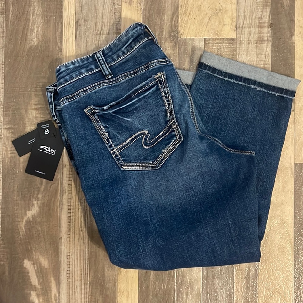 Silver Elyse Curvy Fit Mid Rise Capri